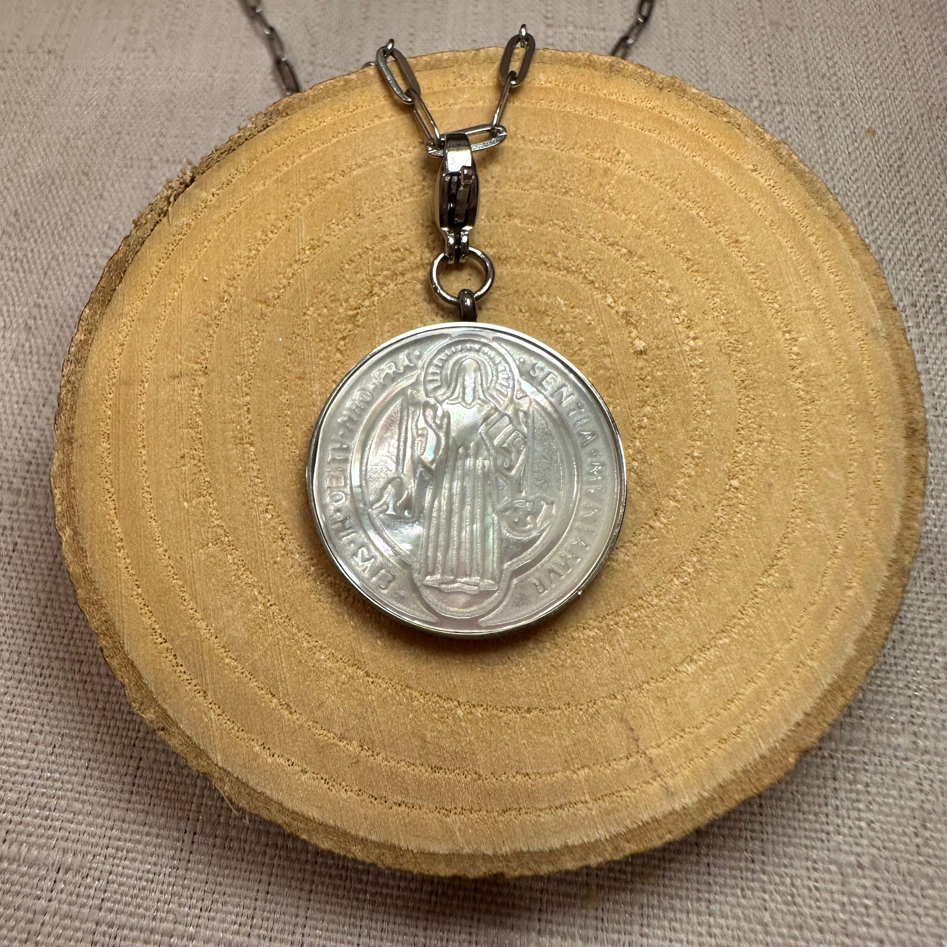 Medaillon sainte style nacre Alaïa Bijoux